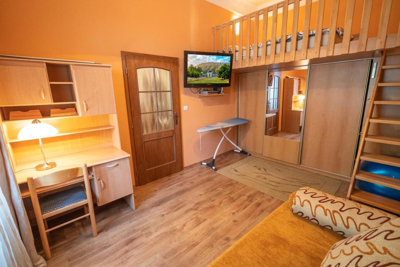 Apartment Ferdinand การ์โลวีวารี ภายนอก รูปภาพ